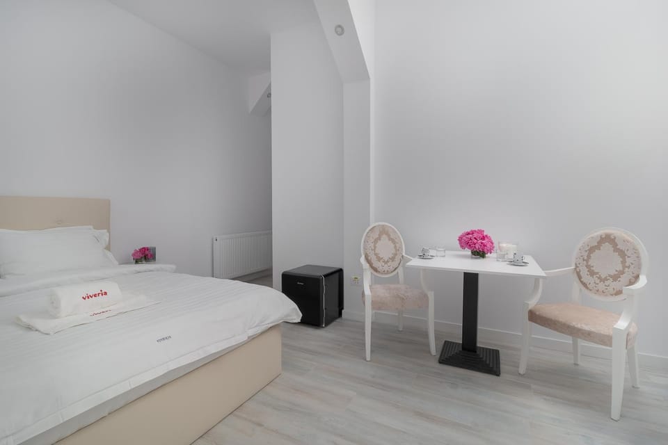 Bed, Photo of the whole room, Bedroom, hair dresser, towels
