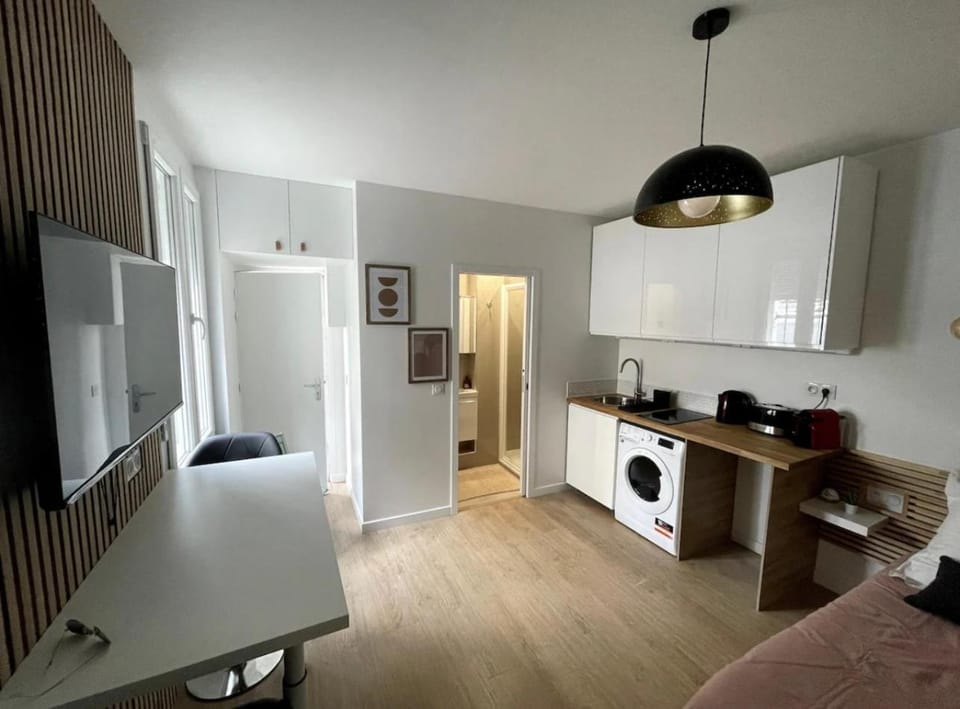 Kitchen or kitchenette, Dining area, minibar, stove, toaster