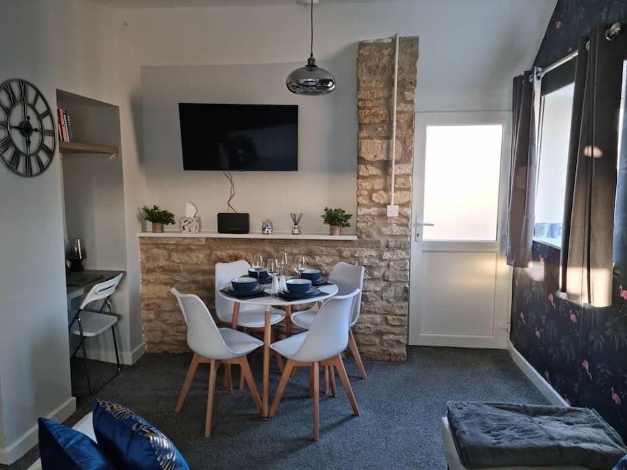 Flamingos Nest Oxford Countryside Apartment Oxford - Bicester Village - Blenheim Palace Festival - WiFi- Free Parking Apartment in Cherwell District