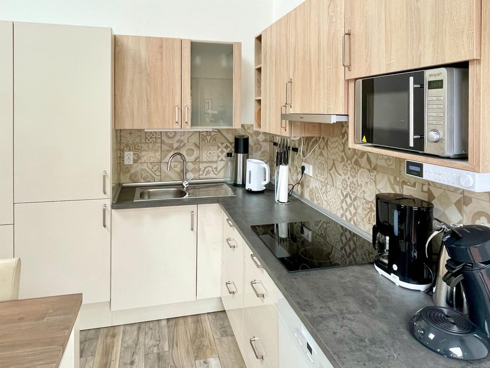 Kitchen or kitchenette, Seating area, dishwasher, microwave, stove, toaster