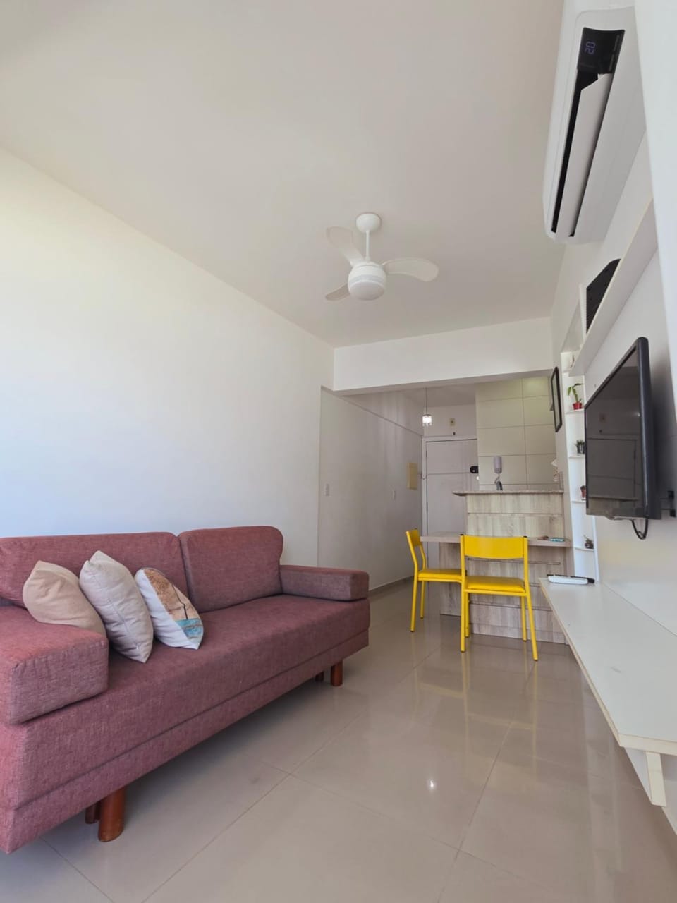 TV and multimedia, Living room, Seating area, Dining area, air conditioner