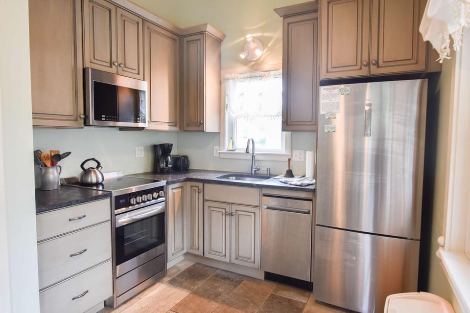 Waterfront easy access to town center House in Wellfleet