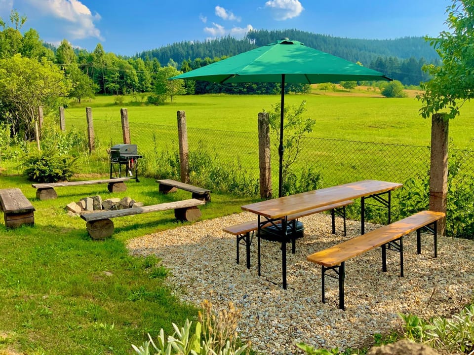 Day, Natural landscape, BBQ facilities, Garden, Seating area, Garden view, Mountain view
