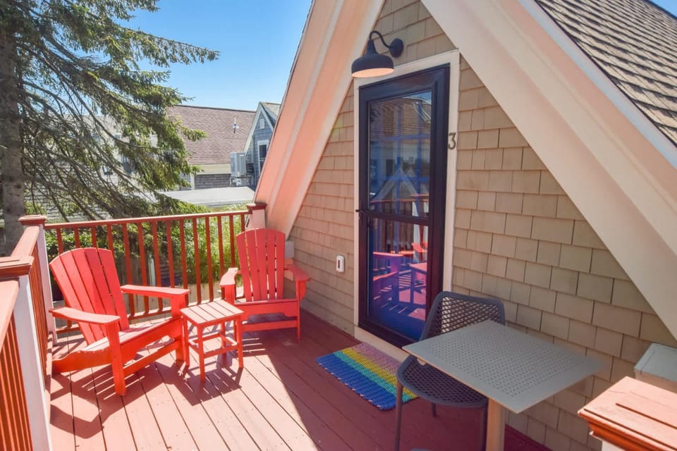 1 Min Walk to Water Town Deck and A C House in Provincetown