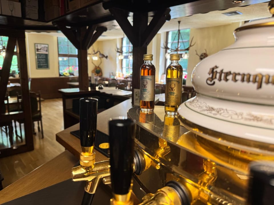 Restaurant/places to eat, Lounge or bar