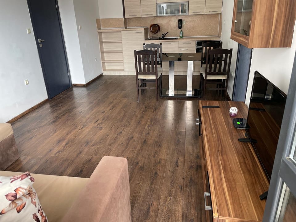 Kitchen or kitchenette, Living room, Dining area