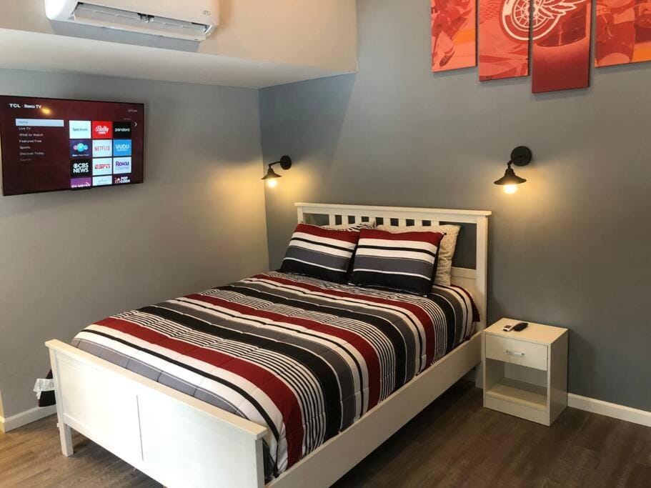 Hockey Themed Room with Wooded Trails Apartment in Michigan