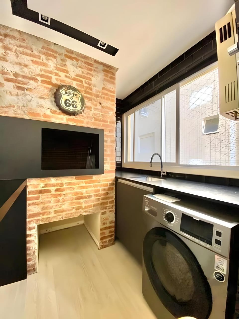 BBQ facilities, Kitchen or kitchenette, fireplace, washing machine