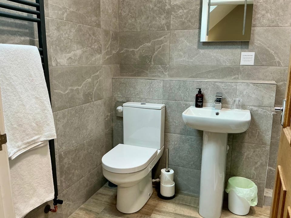 Chequers Lodge- Dalton-in- Furness- Self check in- for professionals and tourists Hotel in Barrow-in-Furness