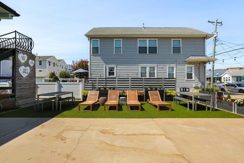 Wildwood Condo: Community Pool, Walk to Beach! House in North Wildwood