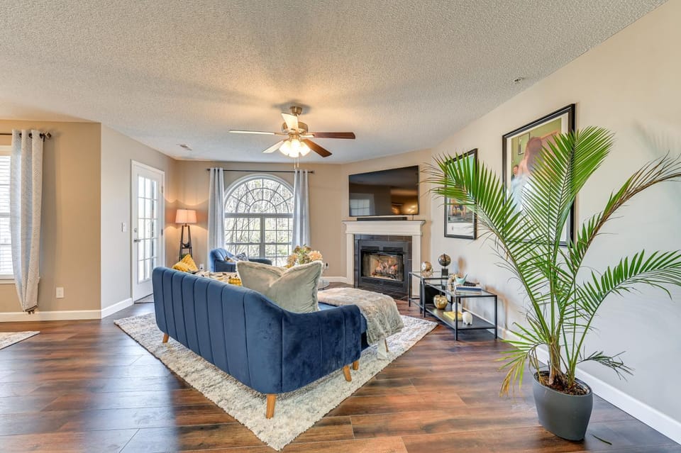 Winston-Salem Condo w/ Balcony: Steps to Golf! House in Winston-Salem