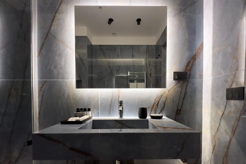 Bathroom, towels