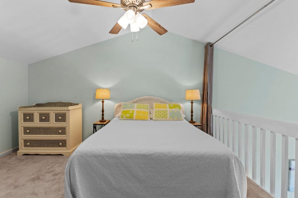 Bed, Bedroom, fireplace