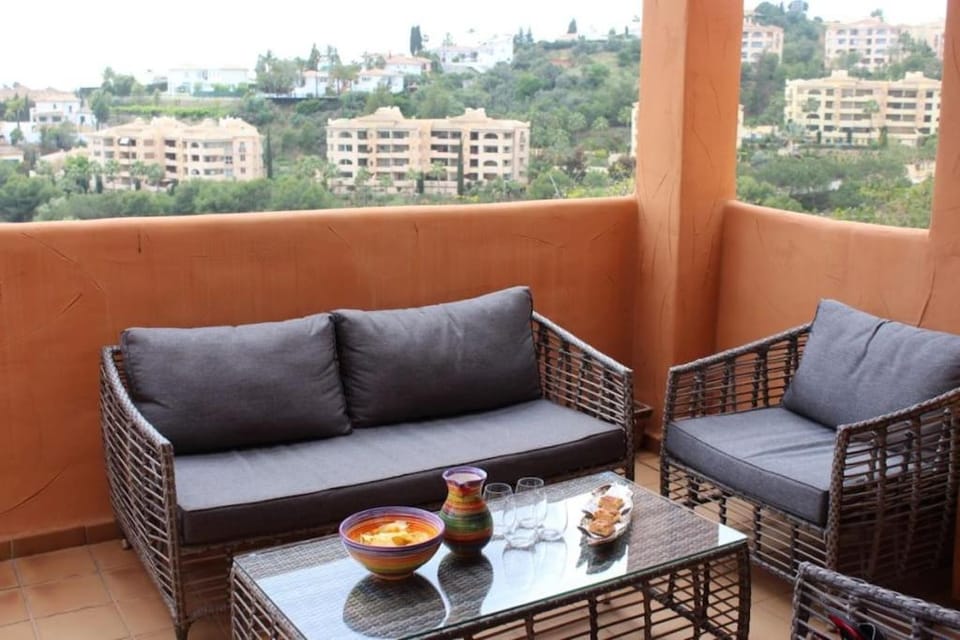R18 2bedroom Los Lagos Apartment in Marbella