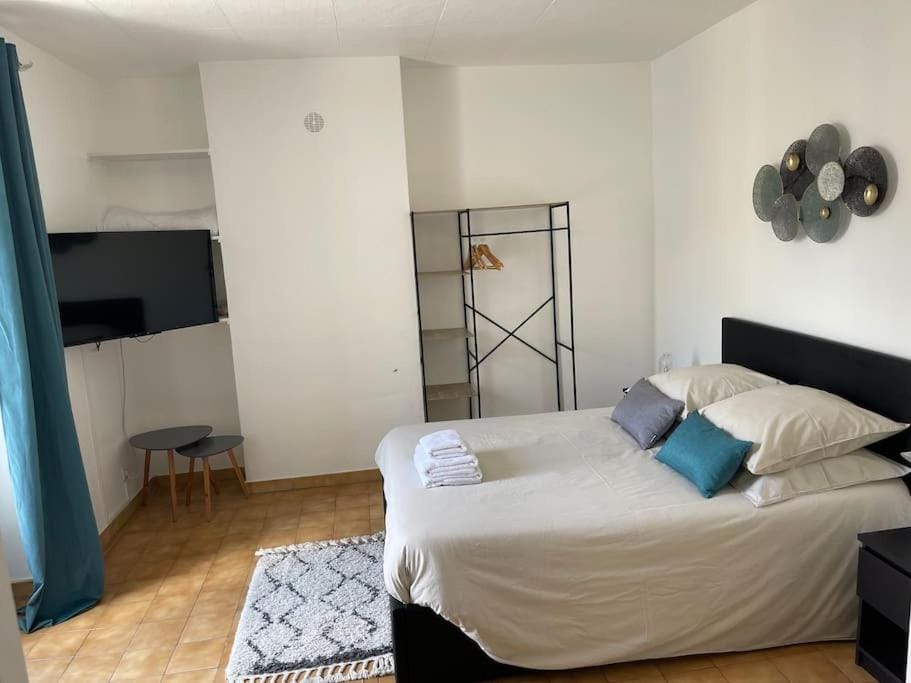 Eiffel Tour Cosy blue Apartment in Paris