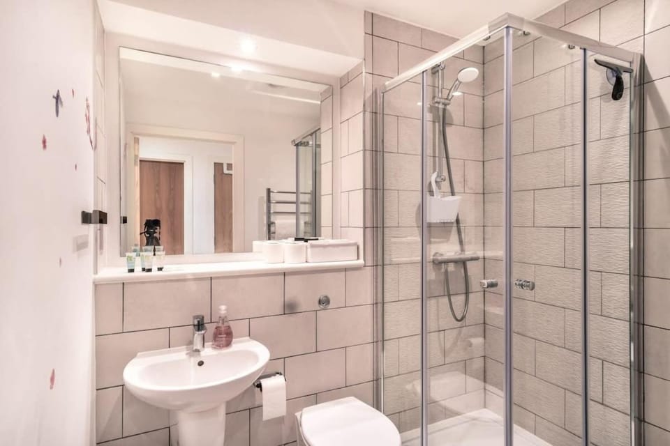 Spacious & Modern 1 Bed Apartment Manchester Apartment in Salford
