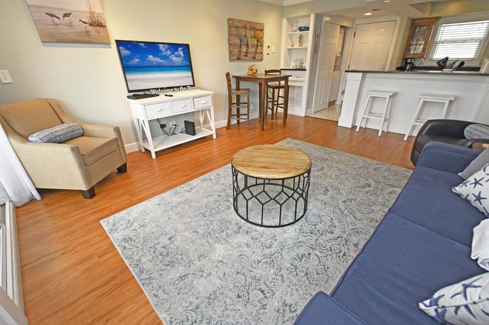 TV and multimedia, Kitchen or kitchenette, Living room, Dining area