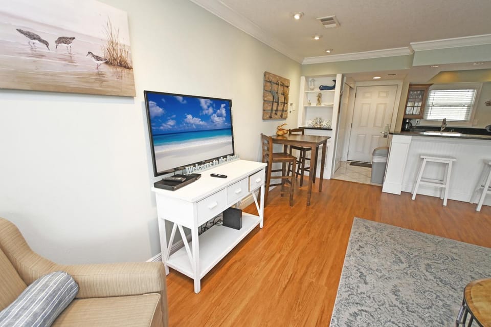 TV and multimedia, Kitchen or kitchenette, Dining area, hair dresser