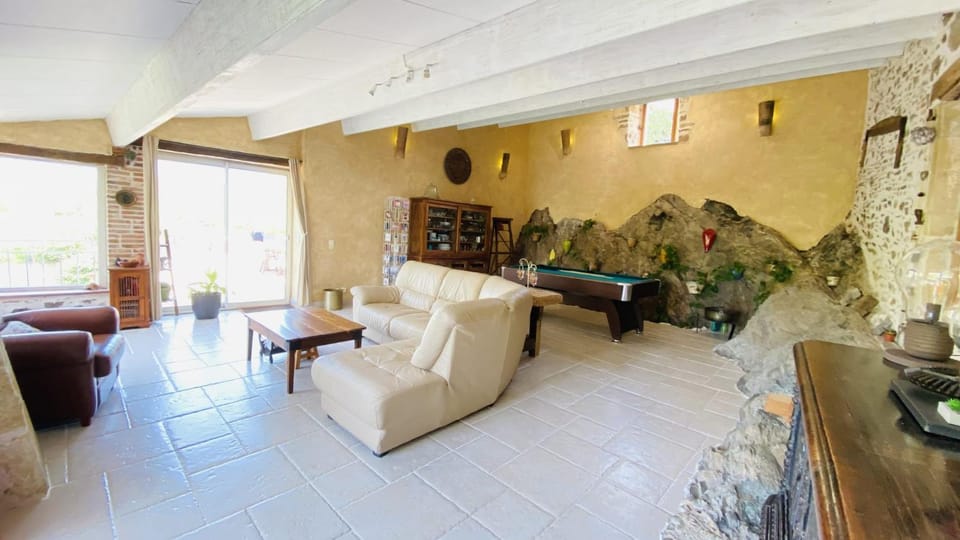 Billiard, Living room