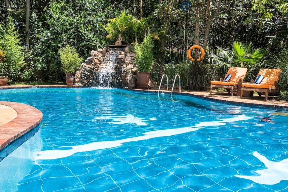 Day, Natural landscape, Garden, Garden view, Pool view, Swimming pool, sunbed