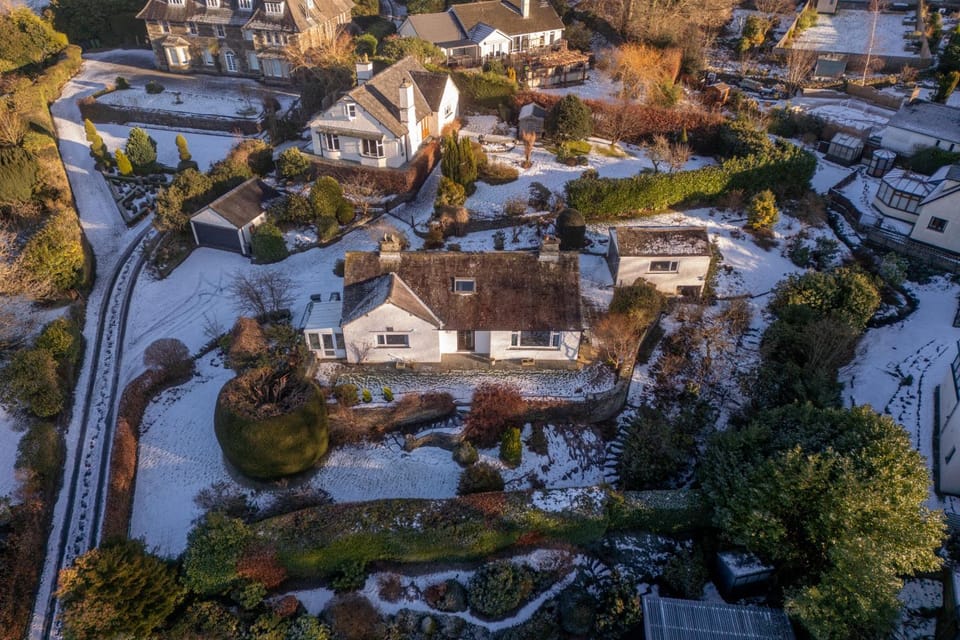 Property building, Day, Neighbourhood, Bird's eye view, Location