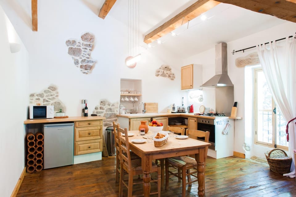 Restaurant/places to eat, BBQ facilities, Garden, View (from property/room), Decorative detail, Swimming pool