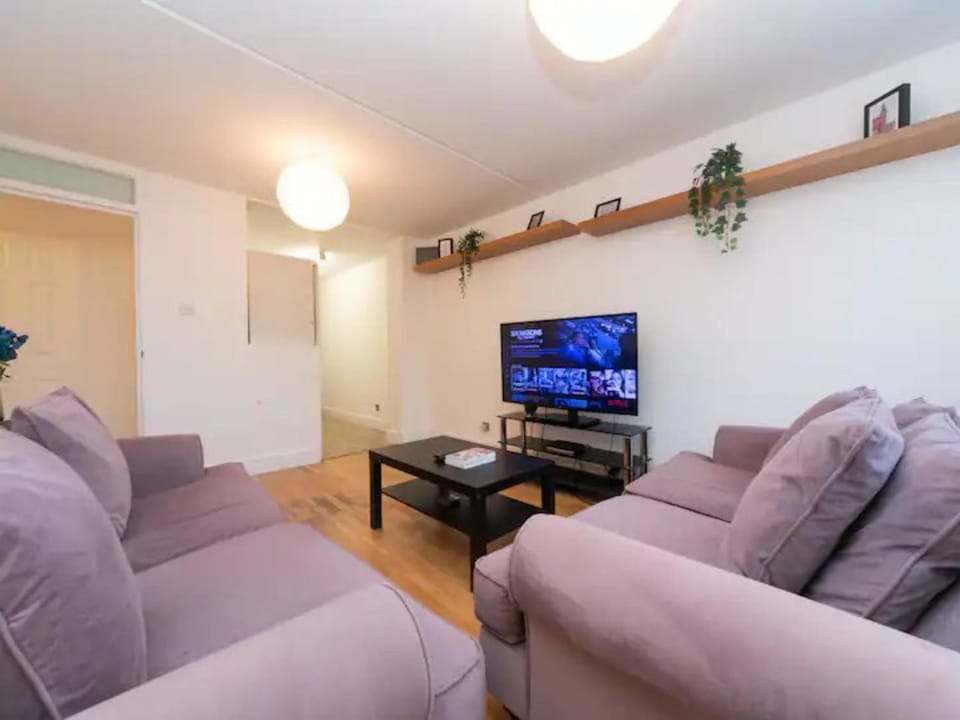 TV and multimedia, Living room, Other, Seating area, Evening entertainment