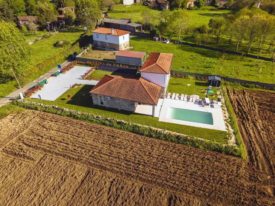 Property building, Natural landscape, Bird's eye view, Garden, Swimming pool