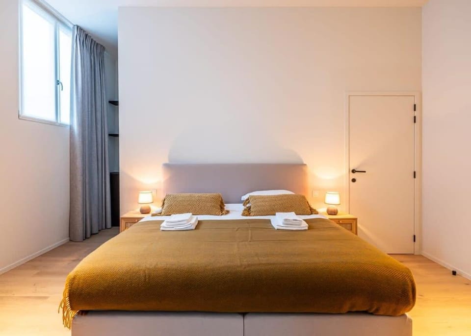 Stylishly renovated apartment with city view Apartment in Ghent