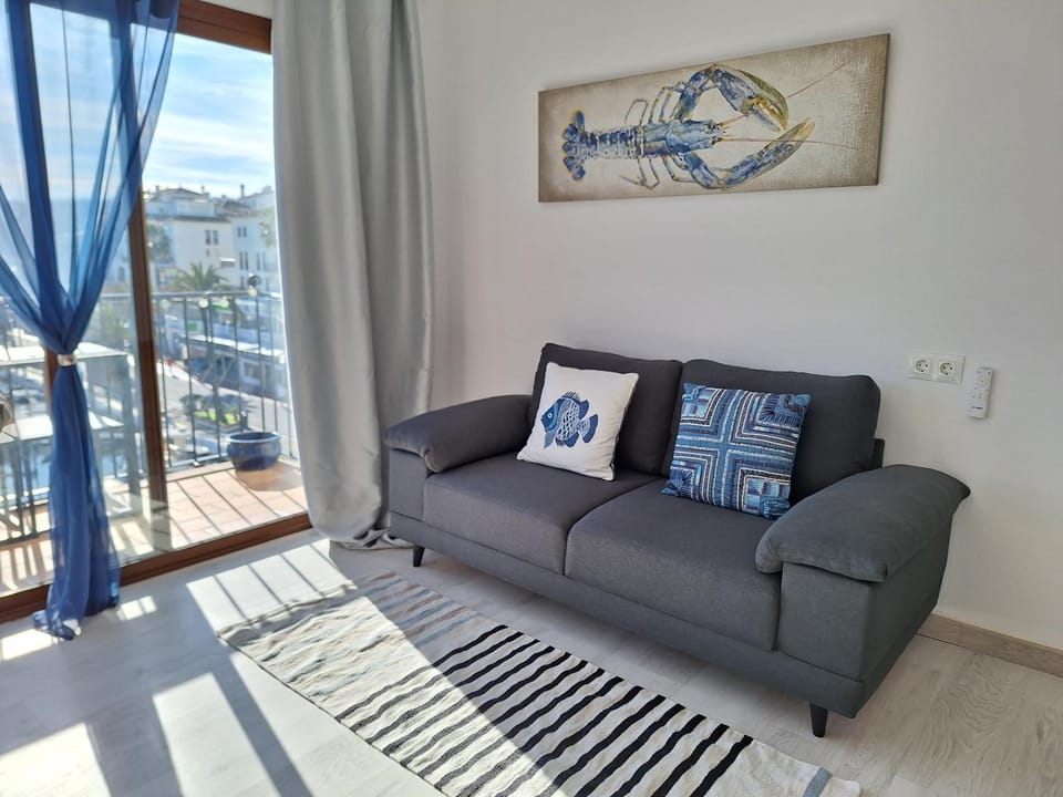 Superb Seaview Apartment Duquesa Port Apartment in Costa del Sol