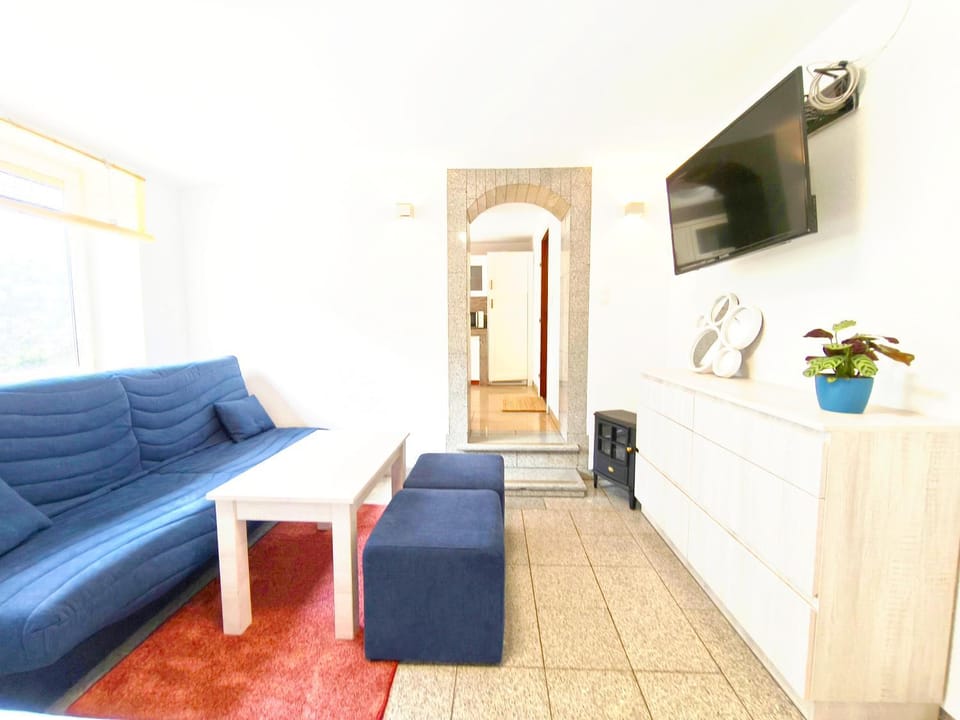 TV and multimedia, Living room, Seating area, Evening entertainment