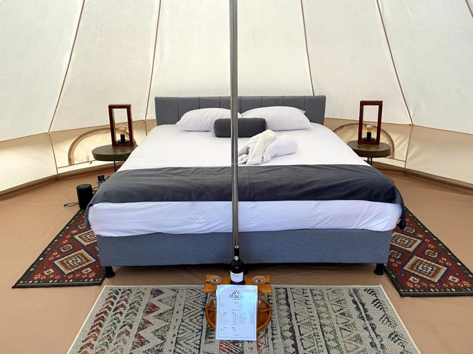 Bed, Photo of the whole room