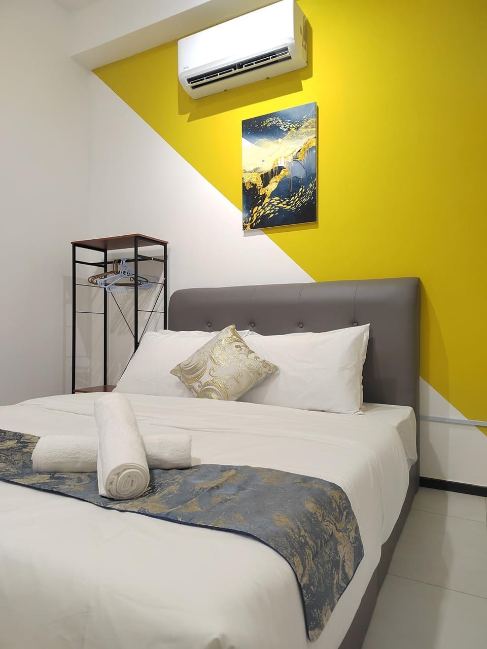 Seaview Infinity Pool , 40th , 9pax, 3Rooms 2Carpark Apartment in George Town