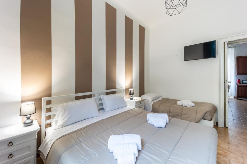 TV and multimedia, Photo of the whole room, Bedroom