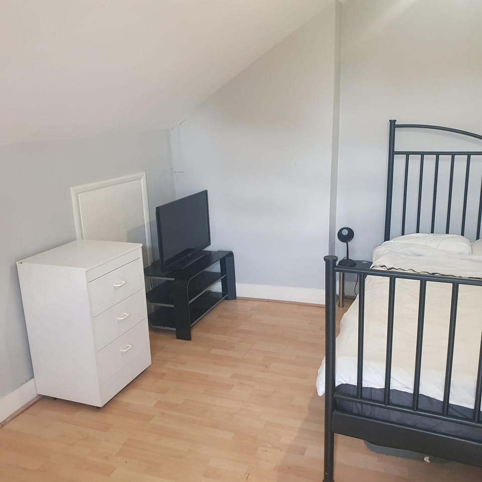 Flat with excellent transport links to central London. Apartment in Beckenham