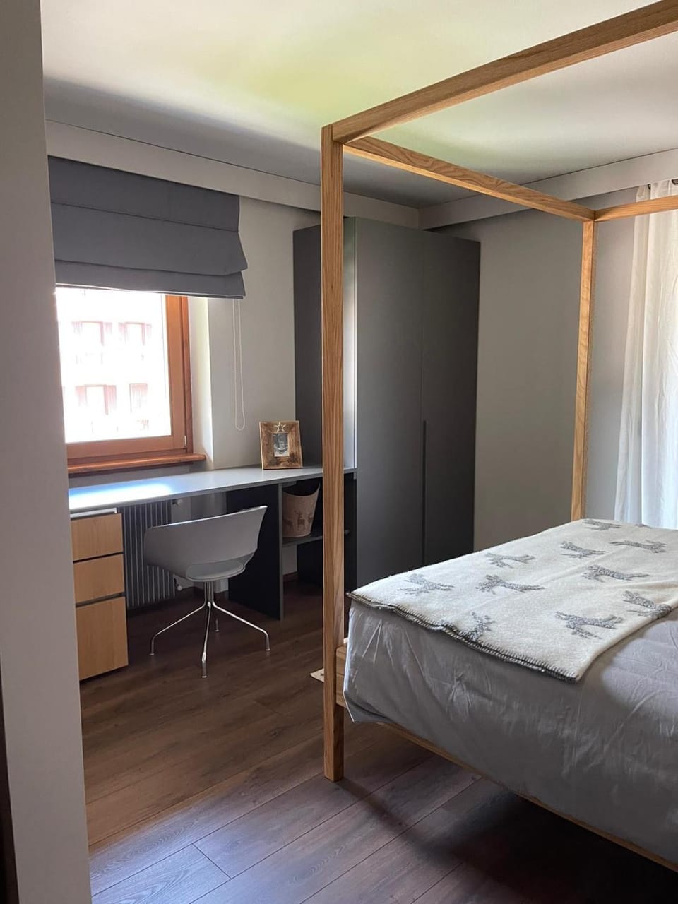 Bed, Photo of the whole room, Bedroom, hair dresser