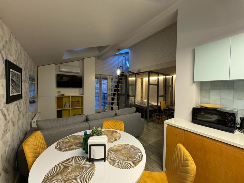 TV and multimedia, Kitchen or kitchenette, Living room, Seating area, Dining area, minibar