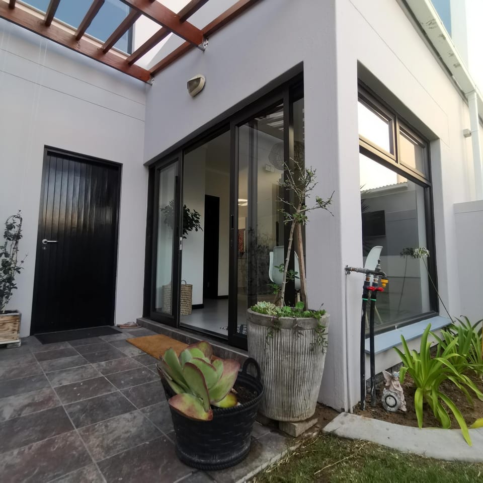 Beachfront Townhouse - MowenOne Villa in Namibia