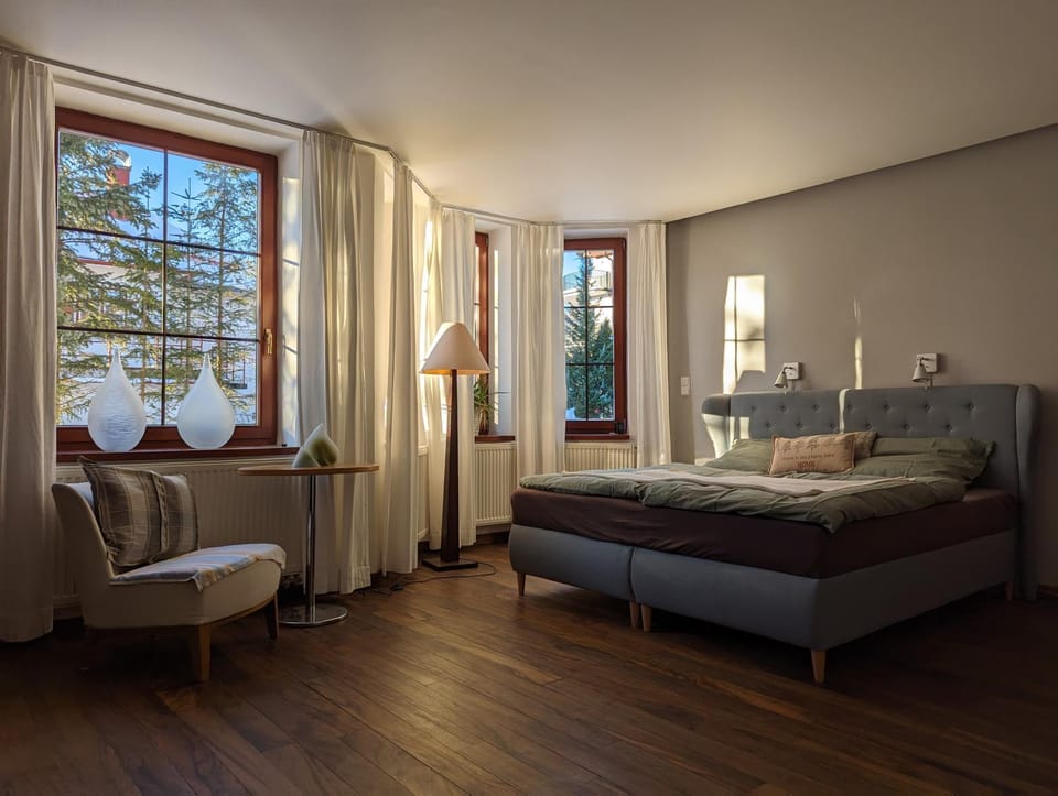 Photo of the whole room, Bedroom