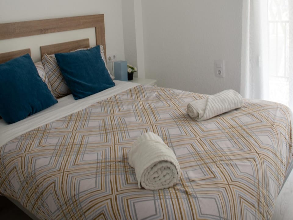 Bedroom, towels