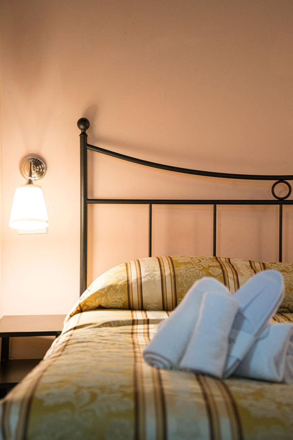 Lovely flat with canal view near Rialto Bridge Apartment in Venice
