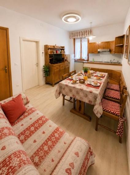 Kitchen or kitchenette, Dining area, Lunch
