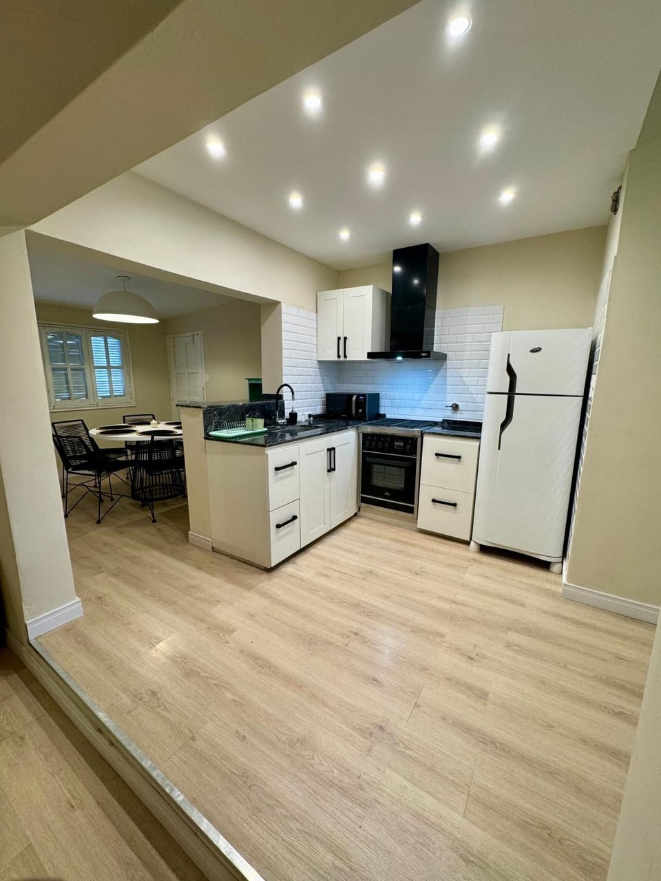 Kitchen or kitchenette, minibar, pet friendly, stove