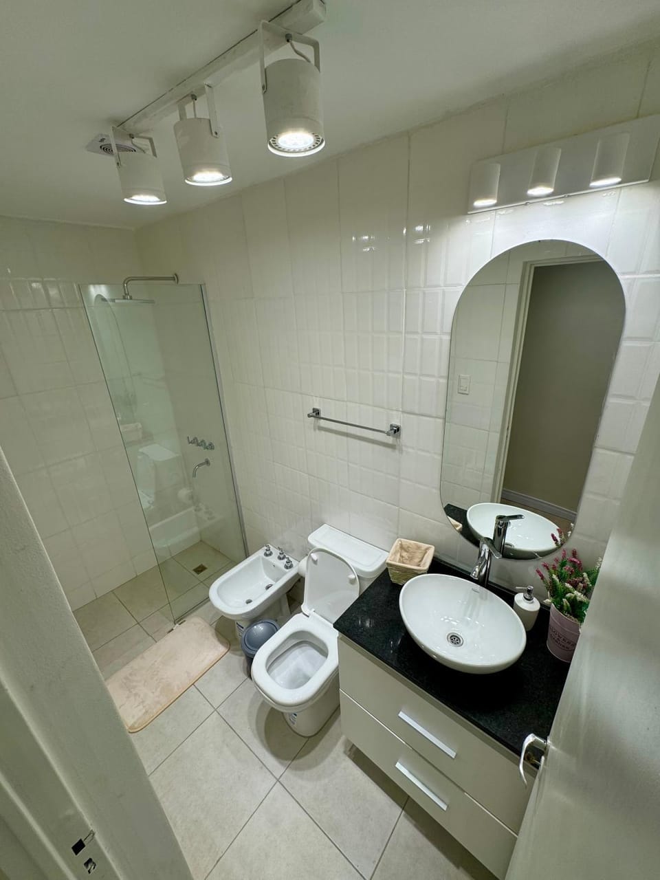 Shower, Toilet, Bathroom, bidet, towels