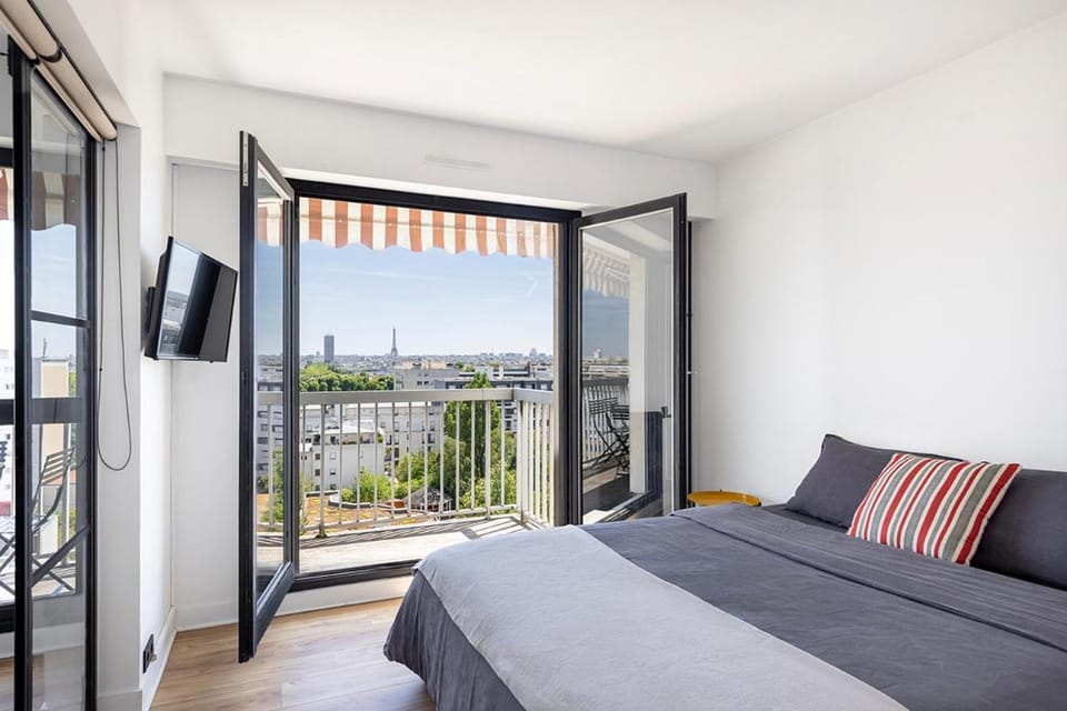 Appartement vue Paris Apartment in Courbevoie