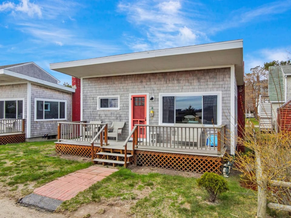 Spinneys Guesthouse & Beach Cottages Bed and Breakfast in Popham Beach