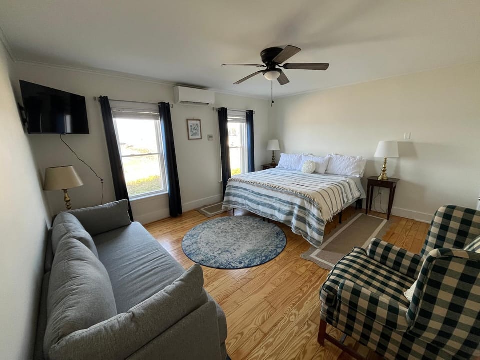 Spinneys Guesthouse & Beach Cottages Bed and Breakfast in Popham Beach