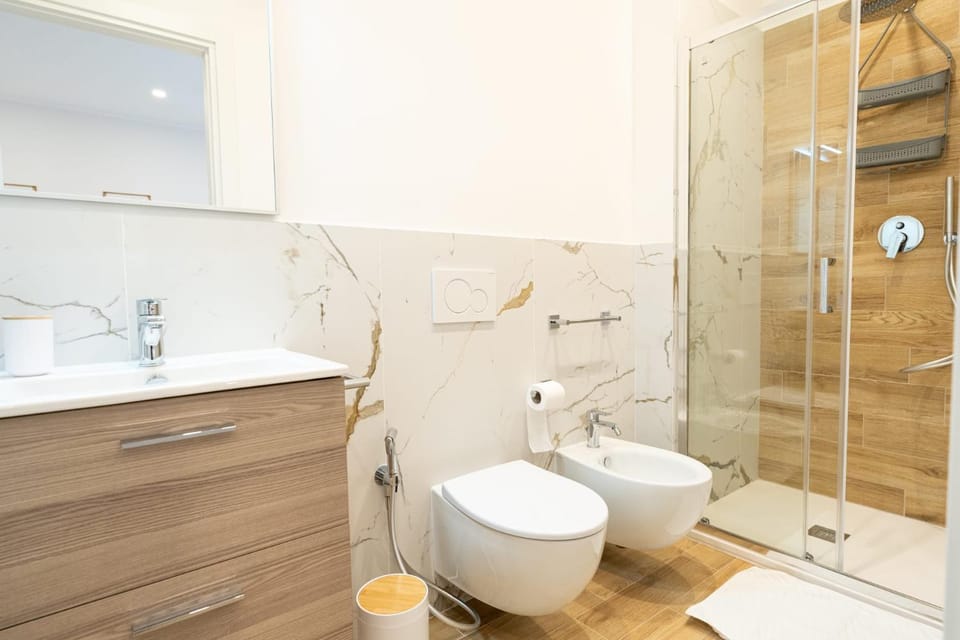Shower, Toilet, Bathroom, bidet, towels