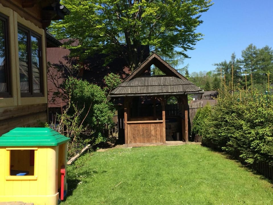 Property building, Spring, Day, BBQ facilities, Garden, Garden view