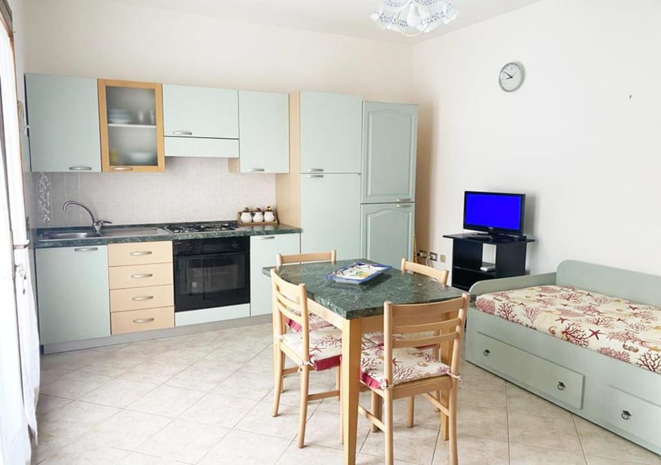 Kitchen or kitchenette, Living room, Dining area, pet friendly, stove